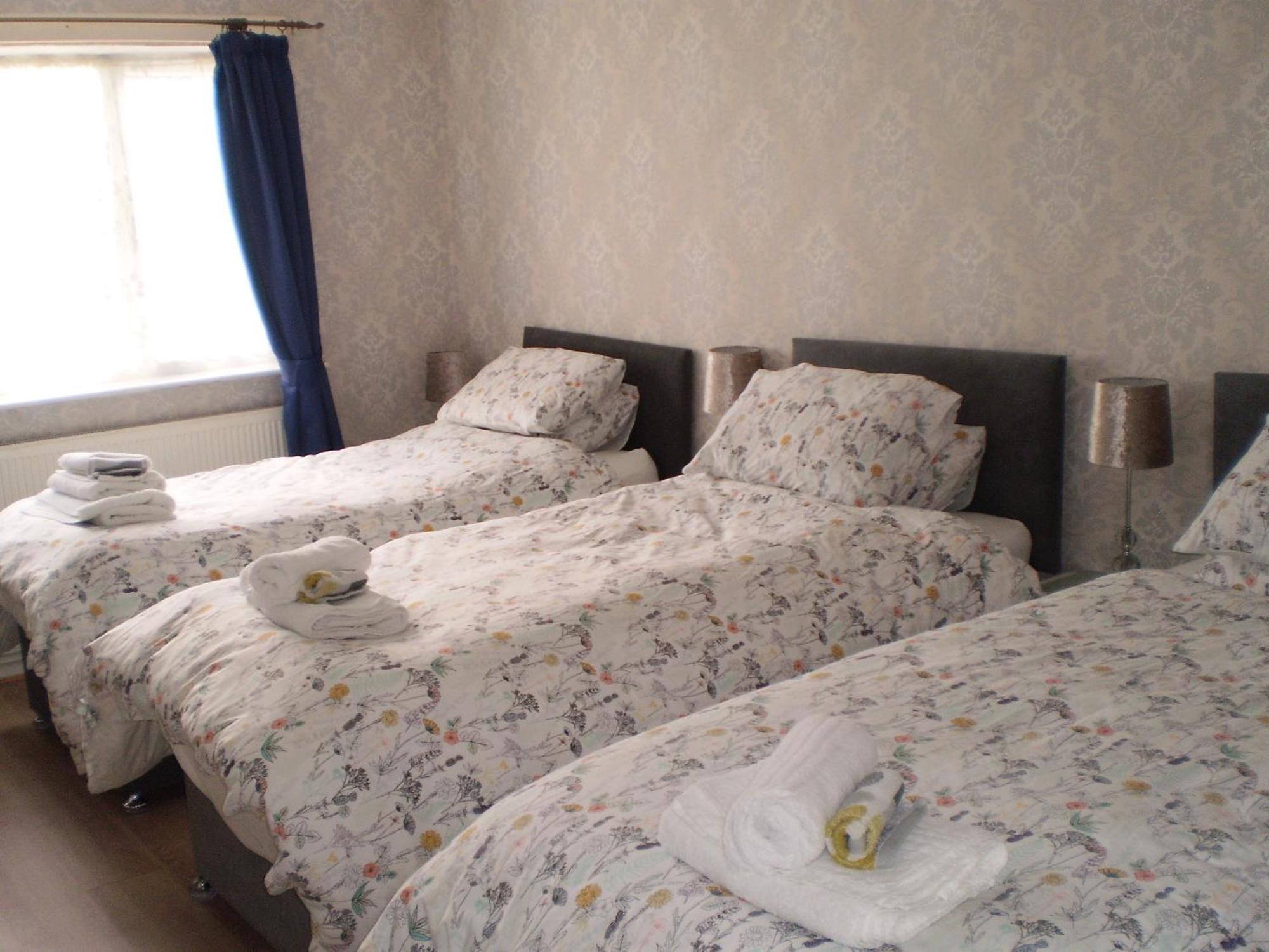 Amlwch Sportsmans Lodge Bed And Breakfast חדר תמונה