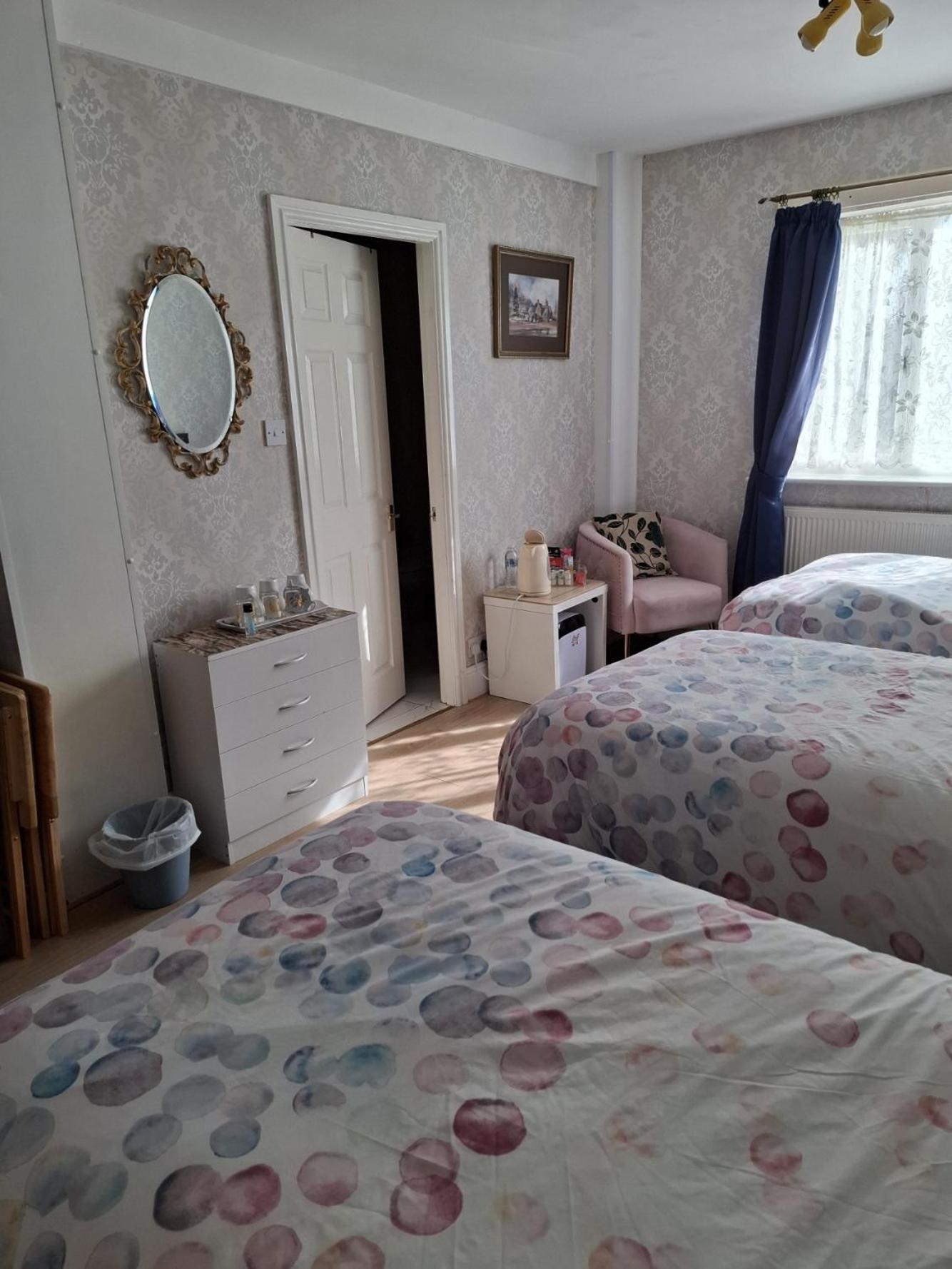 Amlwch Sportsmans Lodge Bed And Breakfast חדר תמונה